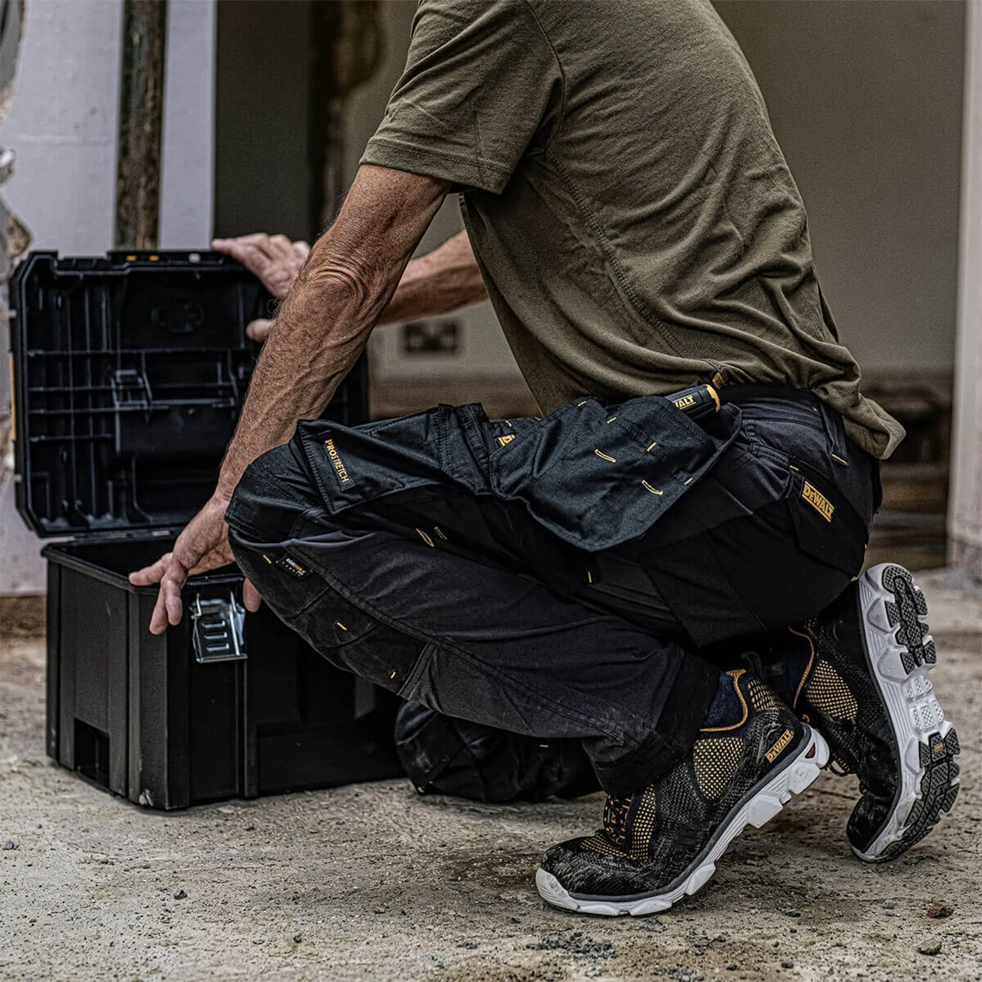 DEWALT Memphis Men's Pro-Stretch, Water Resistant, Holster Pocket Work Pants - Image 4